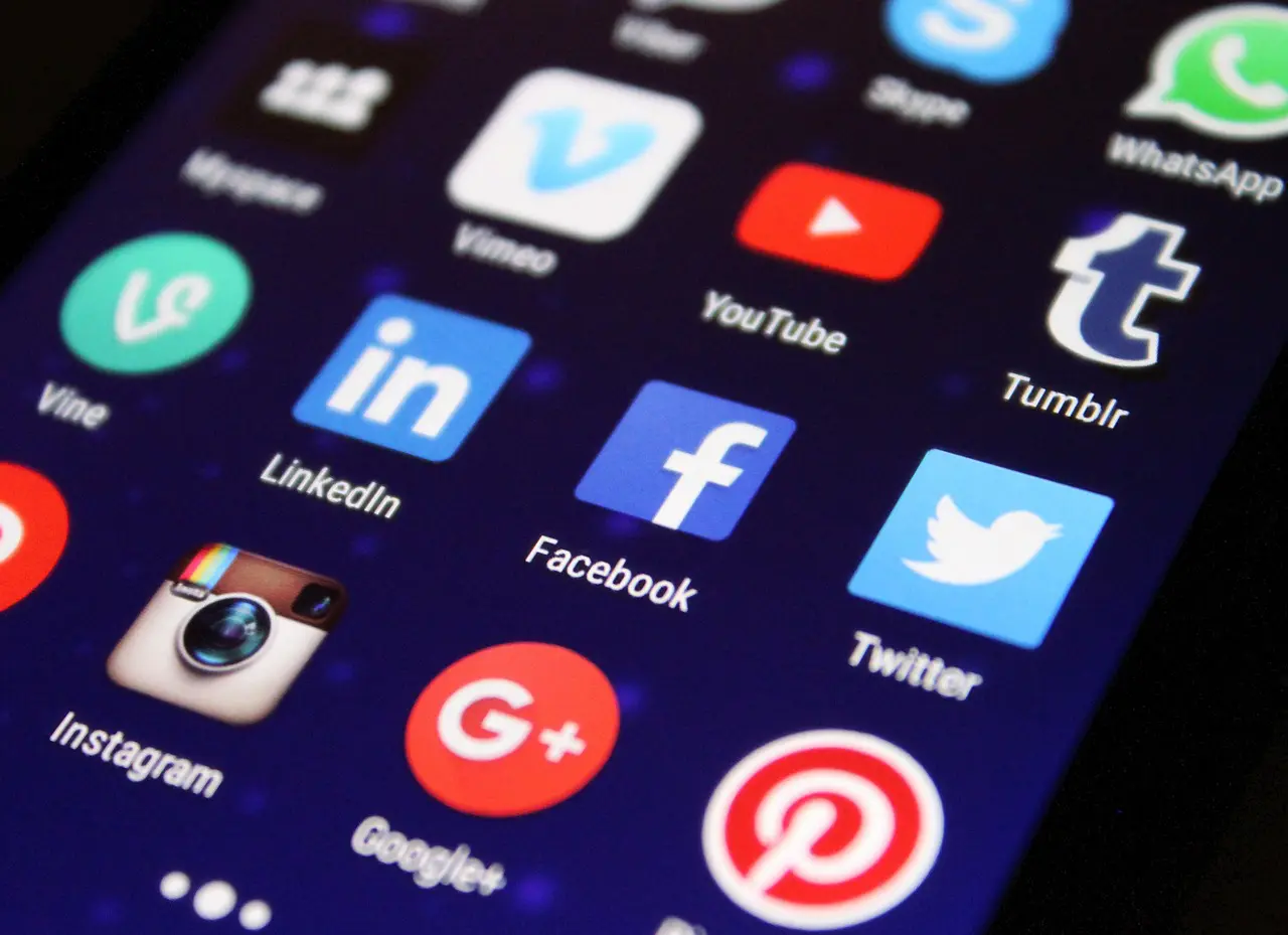 Centro de Servicios Publicitarios - Las redes sociales y su impacto en el mundo de la publicidad moderna - media 998990 1280